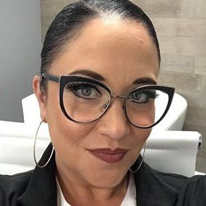 Meet your Posher, Dominique